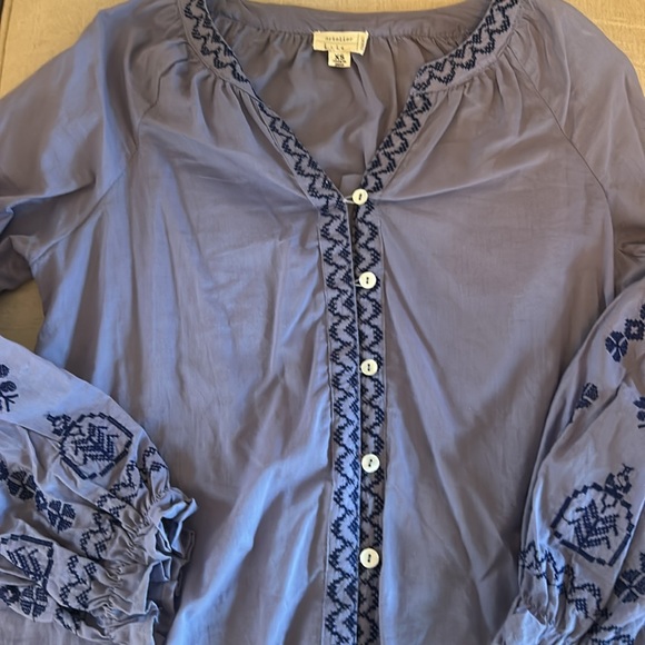 Embroidered blouse - Picture 3 of 4